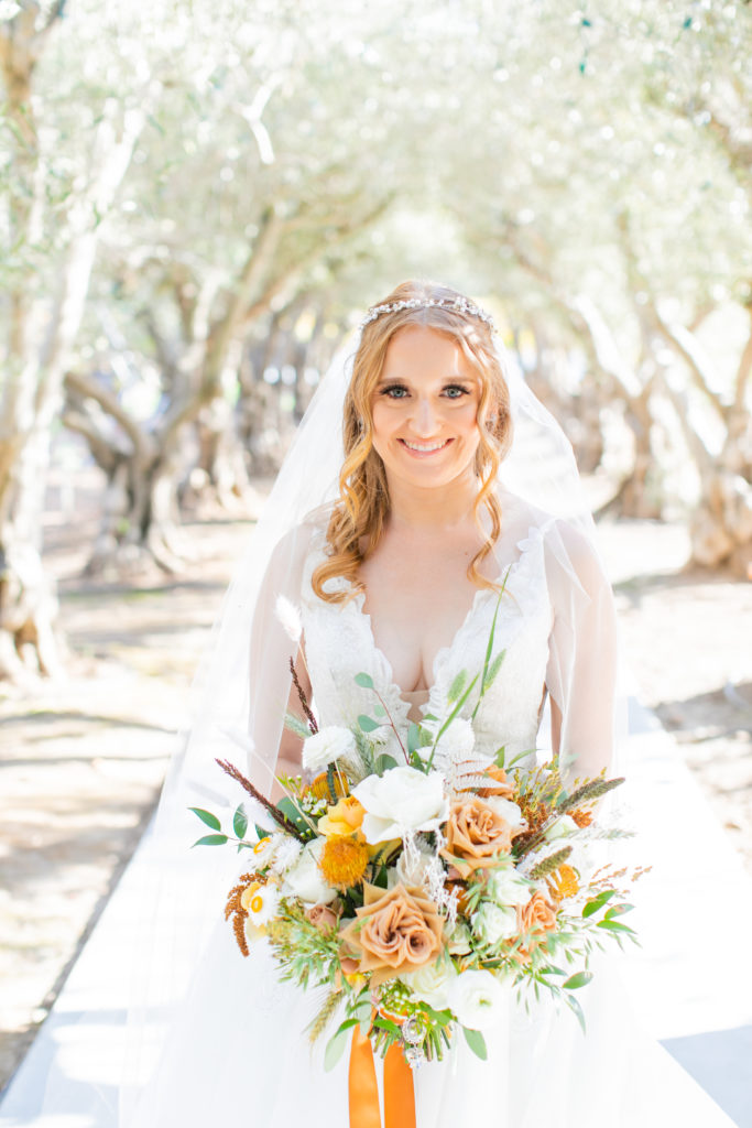 bride smiling at camera - wedding photo inspiration - MO|HI Sycamore Creek Vineyards - Angela Sue Photography