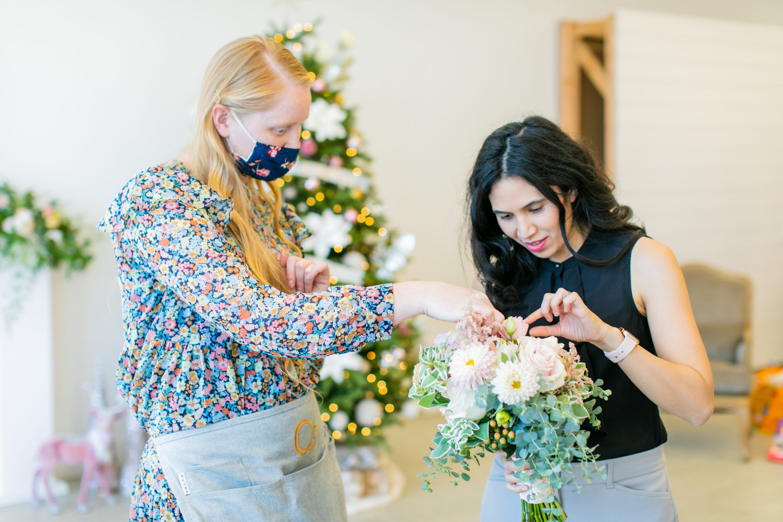 wedding florist working with wedding planner
